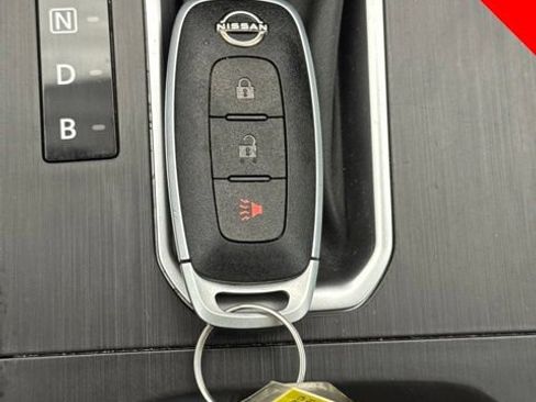 Certified 2025 Nissan Kicks SV FWD image 9