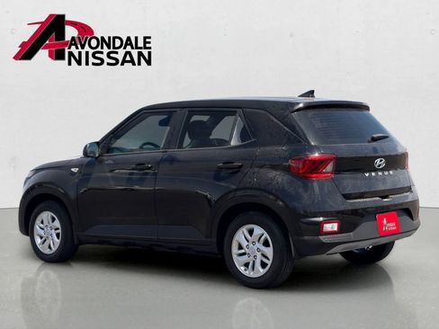 Used 2022 Hyundai Venue SE FWD image 3