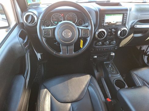 Used 2018 Jeep Wrangler Unlimited Rubicon w/ Connectivity Group image 11