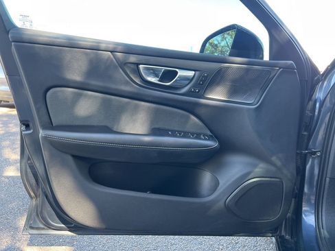 Used 2019 Volvo S60 T6 R-Design image 23