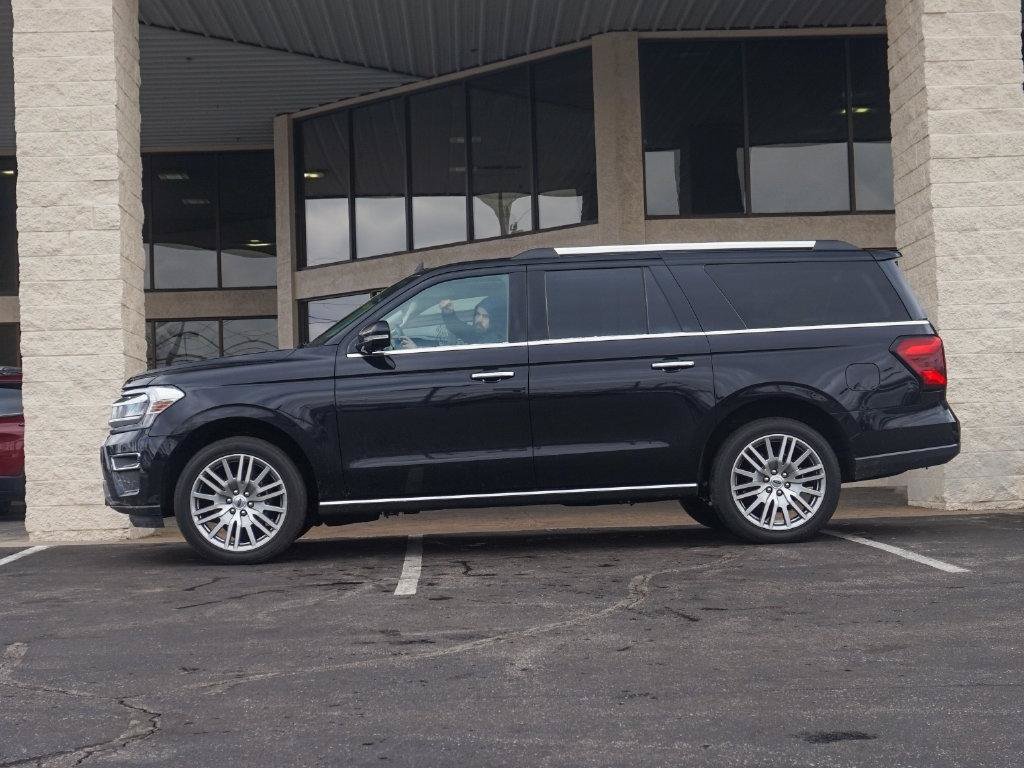Used 2024 Ford Expedition Max Limited AWD/4WD image 5