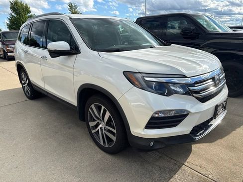 Used 2018 Honda Pilot Touring image 4