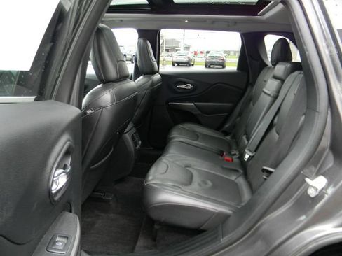 Used 2019 Jeep Cherokee Limited w/ Luxury Group AWD/4WD image 24