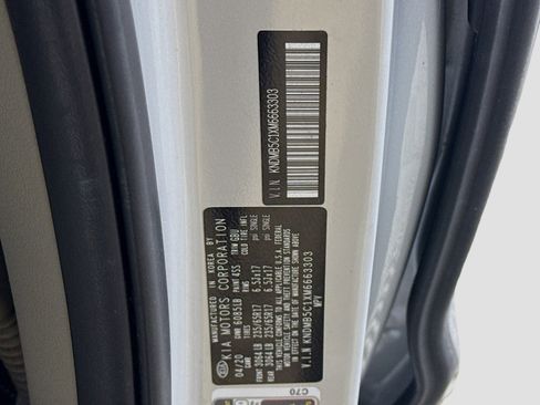 Used 2021 Kia Sedona LX image 37