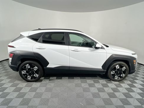 Used 2024 Hyundai Kona SEL FWD image 2
