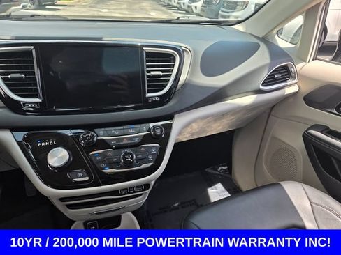 Used 2024 Chrysler Pacifica Touring-L FWD image 14
