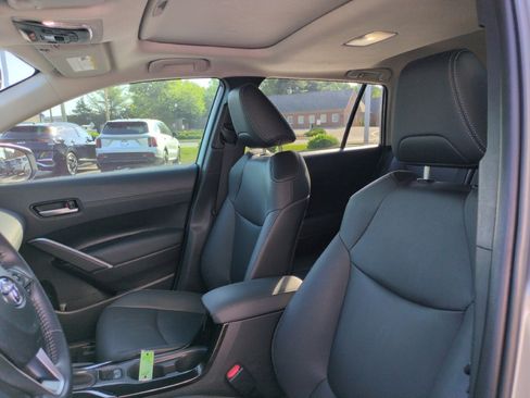 Used 2022 Toyota Corolla Cross XLE w/ Convenience Package FWD image 15