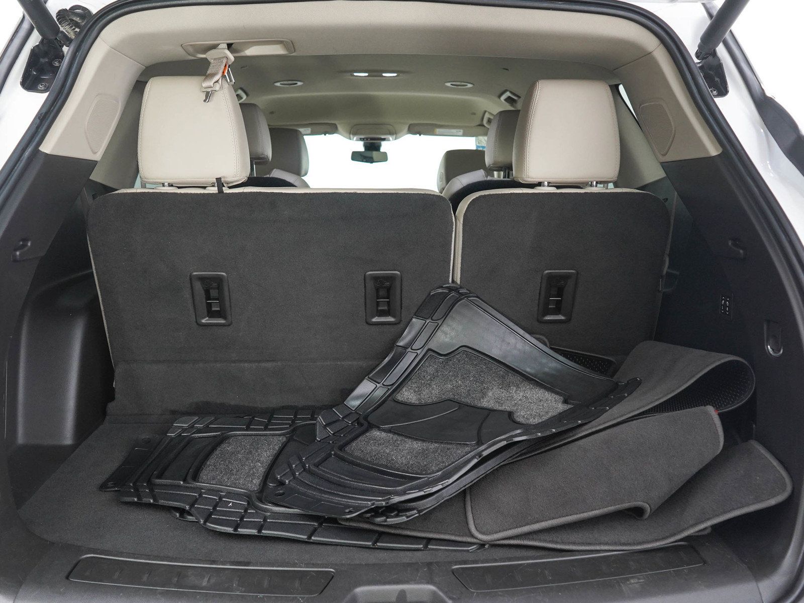 Used 2020 Buick Enclave Premium w/ Surround and Sites Package AWD/4WD image 9