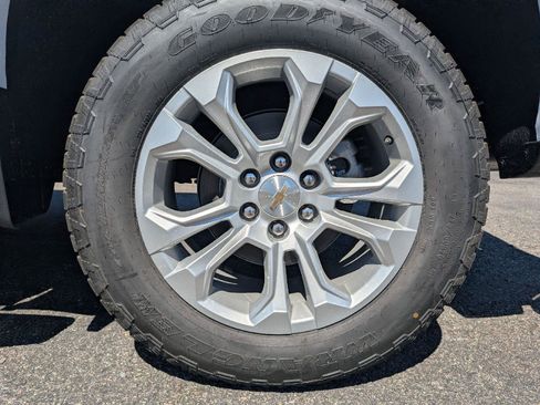 New 2026 Chevrolet Silverado 1500 LTZ w/ LTZ Premium Package AWD/4WD image 17