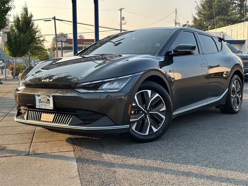 Used 2023 Kia EV6 Light image 2