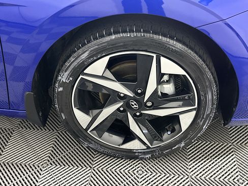 Used 2023 Hyundai Elantra Limited image 11