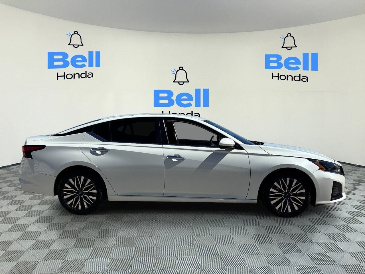 Used 2023 Nissan Altima 2.5 SV FWD image 5