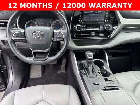 Used 2022 Toyota Highlander XLE image 18