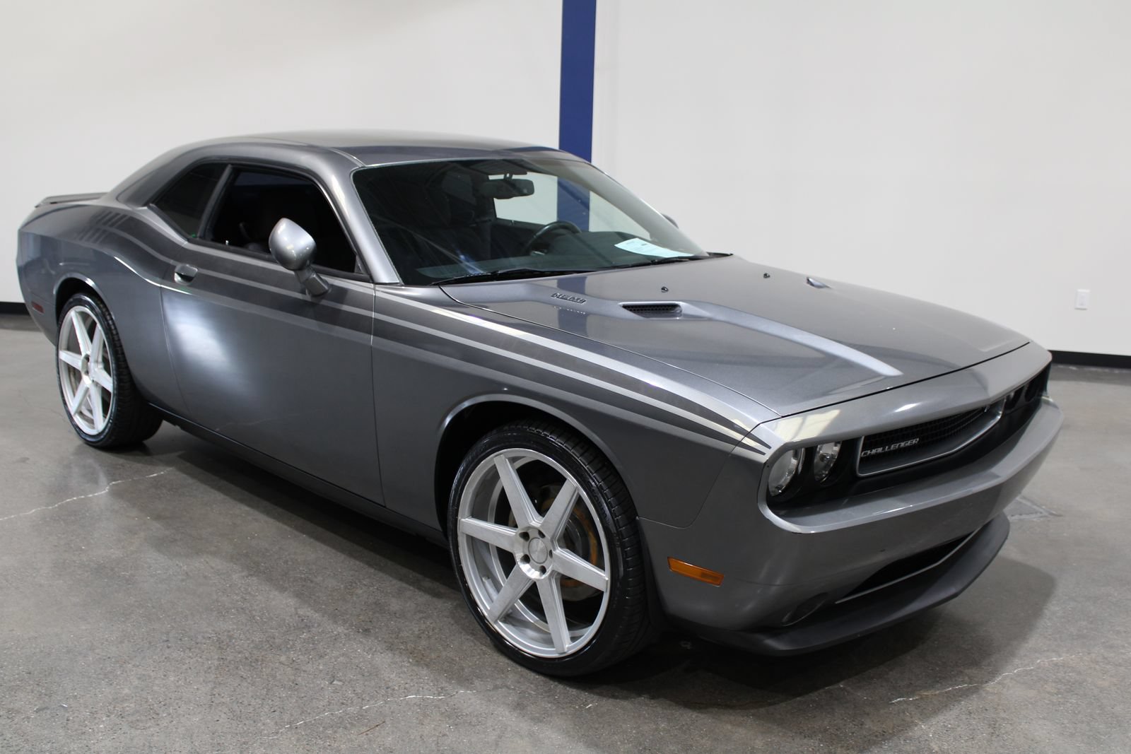 Used 2011 Dodge Challenger R/T RWD image 2