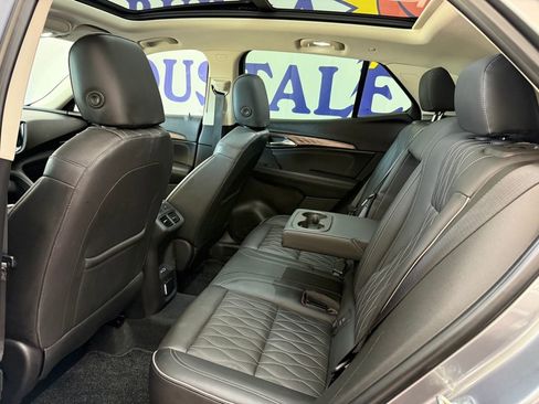 Used 2022 Buick Envision Avenir w/ Technology Package II image 19