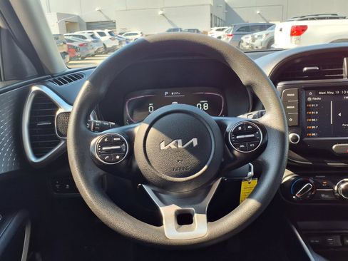 Used 2023 Kia Soul LX w/ Option Group 015 FWD image 13