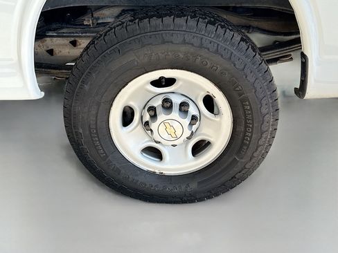 Used 2022 Chevrolet Express 2500 image 30