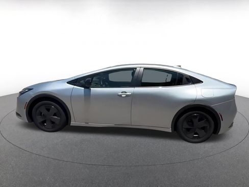 Used 2025 Toyota Prius LE FWD image 9