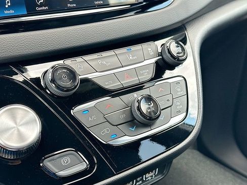 New 2025 Chrysler Voyager LX image 10