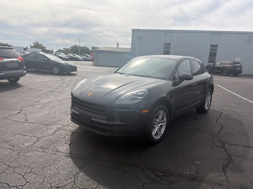 Used 2022 Porsche Macan AWD/4WD image 2