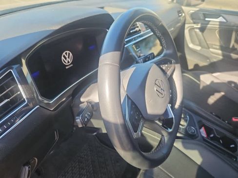 Used 2023 Volkswagen Tiguan SE AWD/4WD image 9