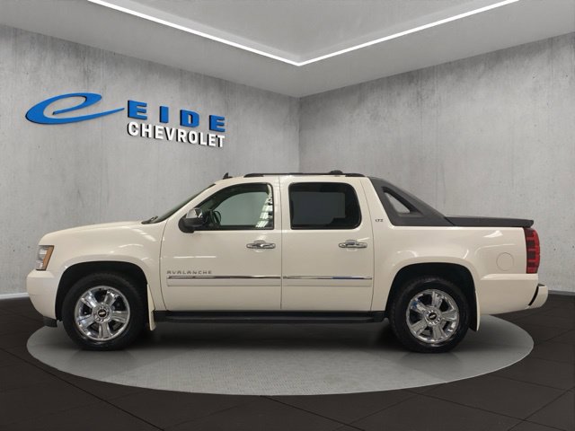 Used 2010 Chevrolet Avalanche LTZ AWD/4WD image 12