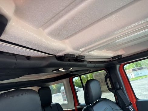 Used 2019 Jeep Wrangler Unlimited Sahara image 10