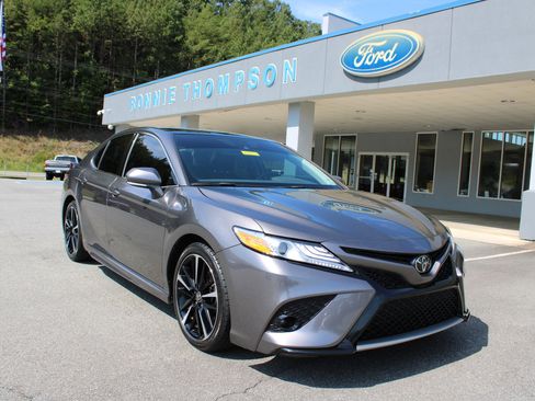 Used 2020 Toyota Camry XSE image 1