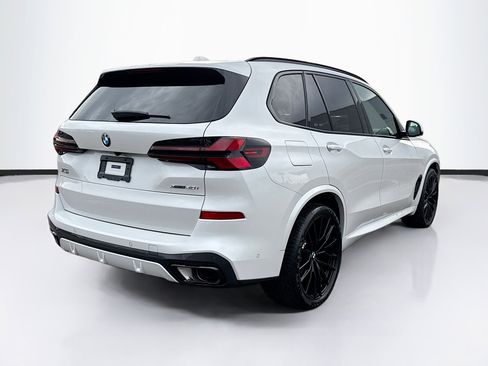 Used 2025 BMW X5 xDrive40i w/ M Sport Package image 3