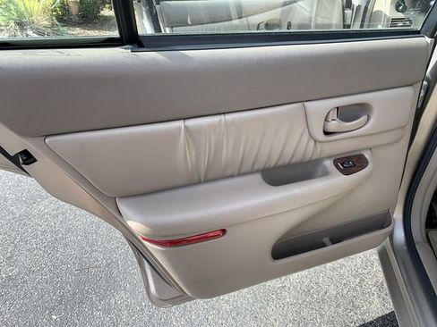 Used 2003 Buick Century Custom image 15