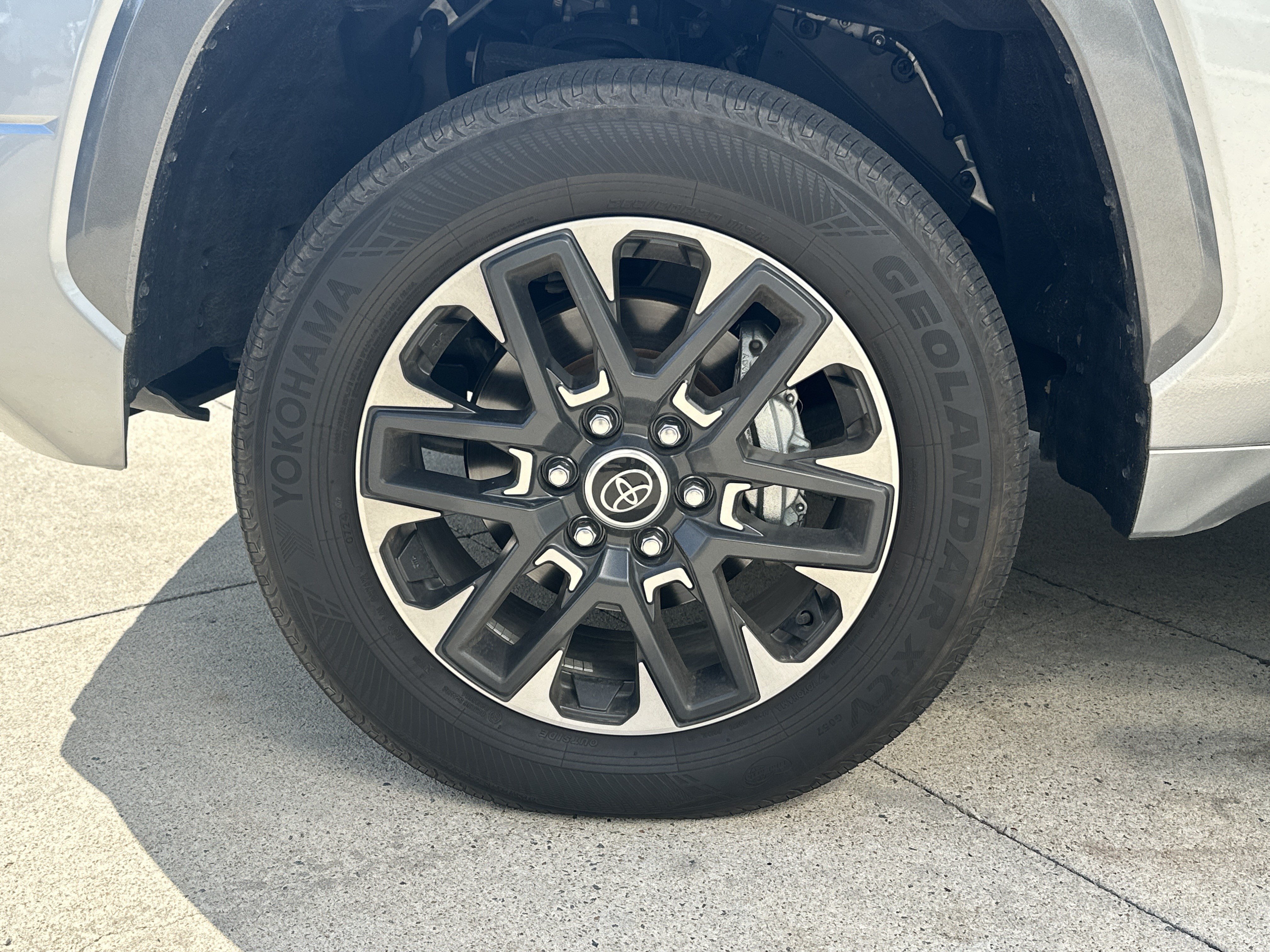Used 2024 Toyota Tundra Limited AWD/4WD image 30