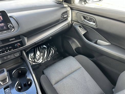 Certified 2025 Nissan Rogue SV image 18