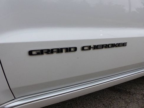 Used 2019 Jeep Grand Cherokee Summit w/ Platinum Series Group AWD/4WD image 16