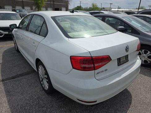 Used 2015 Volkswagen Jetta SE image 2