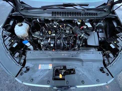 Used 2021 Ford Edge SE image 8