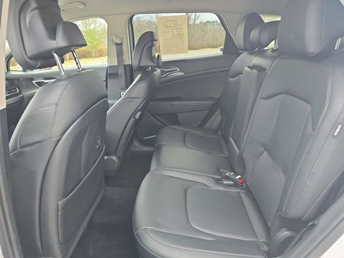 Used 2024 Kia Sportage EX image 13