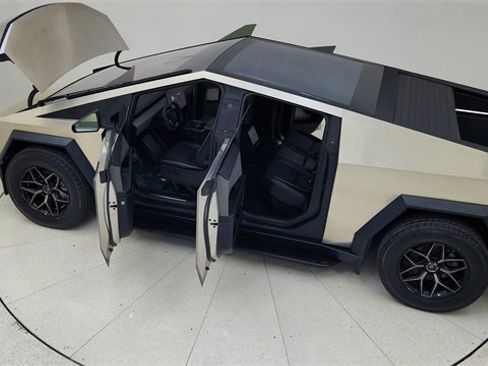 Used 2025 Tesla Cybertruck AWD Crew Cab image 81