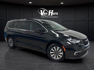 Used 2022 Chrysler Pacifica Touring-L FWD video 1