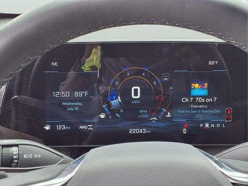 Used 2025 Chevrolet Equinox LT AWD/4WD image 17