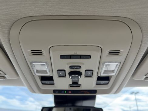 Used 2023 GMC Yukon XL Denali image 39