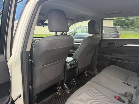 Used 2017 Toyota Highlander LE AWD/4WD image 20
