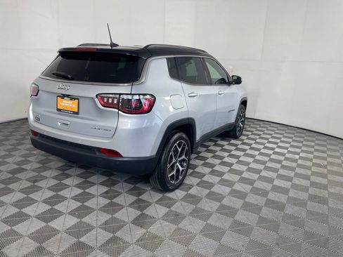 Certified 2025 Jeep Compass Limited AWD/4WD image 3