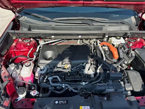 Used 2021 Toyota RAV4 LE image 17