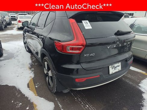 Used 2019 Volvo XC40 T5 Momentum image 4
