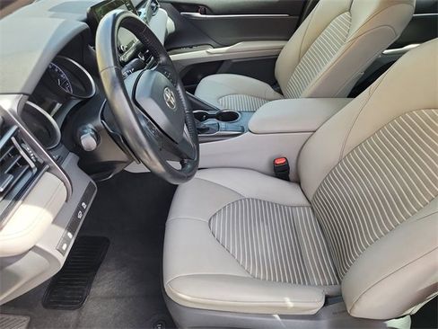 Used 2022 Toyota Camry SE image 17