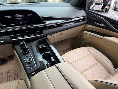 Used 2022 Cadillac Escalade Premium Luxury w/ Performance Package AWD/4WD image 44