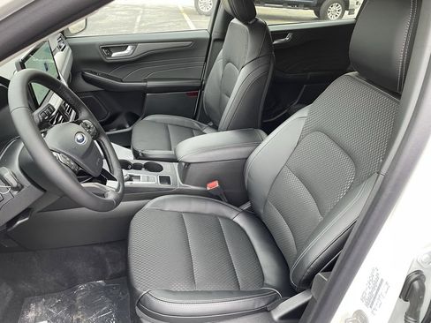 New 2026 Ford Escape SE image 8
