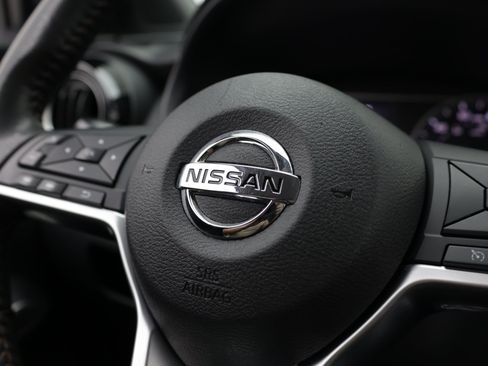 Used 2019 Nissan Kicks SR w/ SR Premium Package FWD image 23