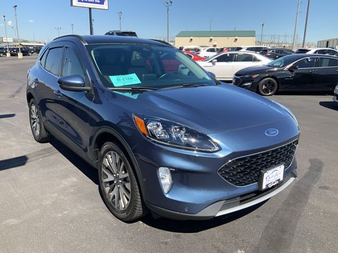Used 2020 Ford Escape Titanium AWD/4WD image 4