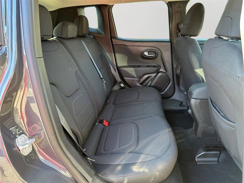 Used 2022 Jeep Renegade Latitude image 13